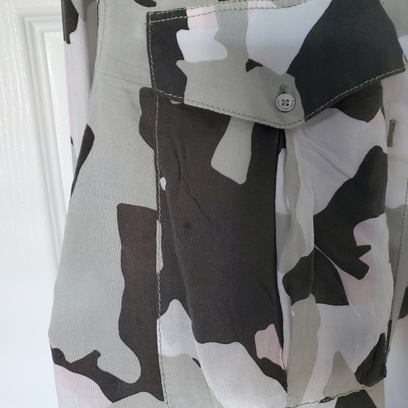 Calvin Klein Camo Blouse Shirt Tunic Top - Picture 6 of 7